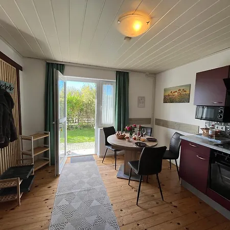 Strandhaus Wiek 公寓